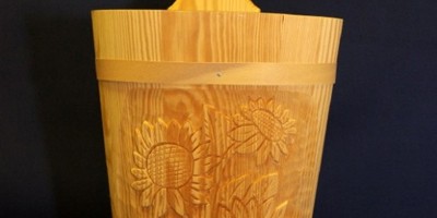 Beitragsbild Handgeschnitzter Schirmständer