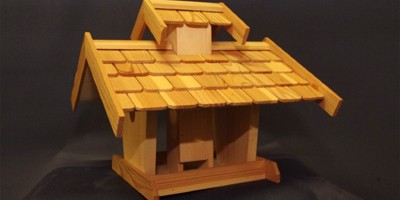 Beitragsbild Vogelhaus mit Futterschacht handgefertigt