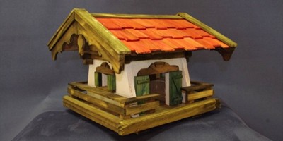 Beitragsbild Futterhaus handgefertigt - mit und ohne rotem Dach