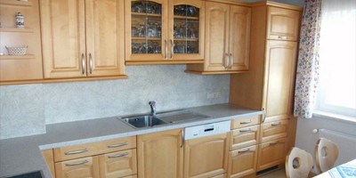 Beitragsbild Einbaukueche mit Eckbank und Auszugstisch