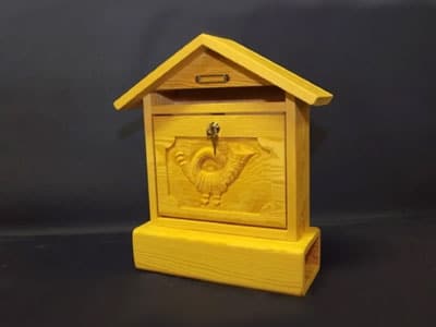 Beitragsbild Wohnaccessoires und Besonderes aus Holz hier: Briefkasten mit Zeitungsrohr