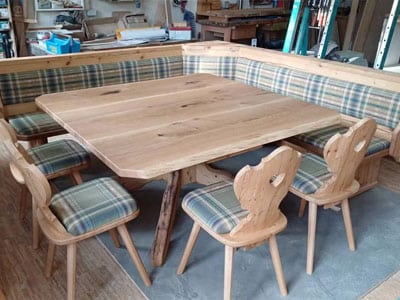 Beitragsbild Wohnideen und Projekte hier Altholzeckbank mit Tisch und Stühlen